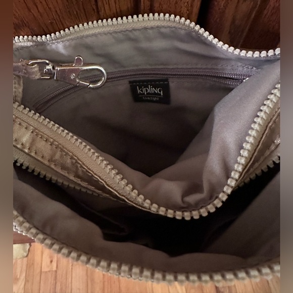 Kipling Set Alvar Metallic Glow Nylon Crossbody Gold & Large Creativity Wallet - Picture 6 of 14